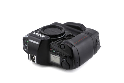 Nikon F90X + batteria MB-10