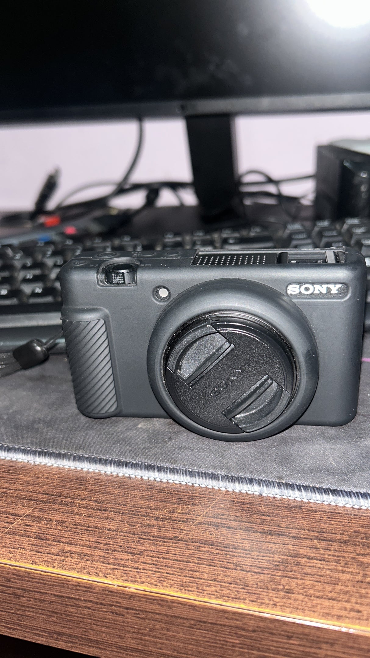 SonyZv 1f11561575-c26d-4c00-9a16-5117ffd18d2e