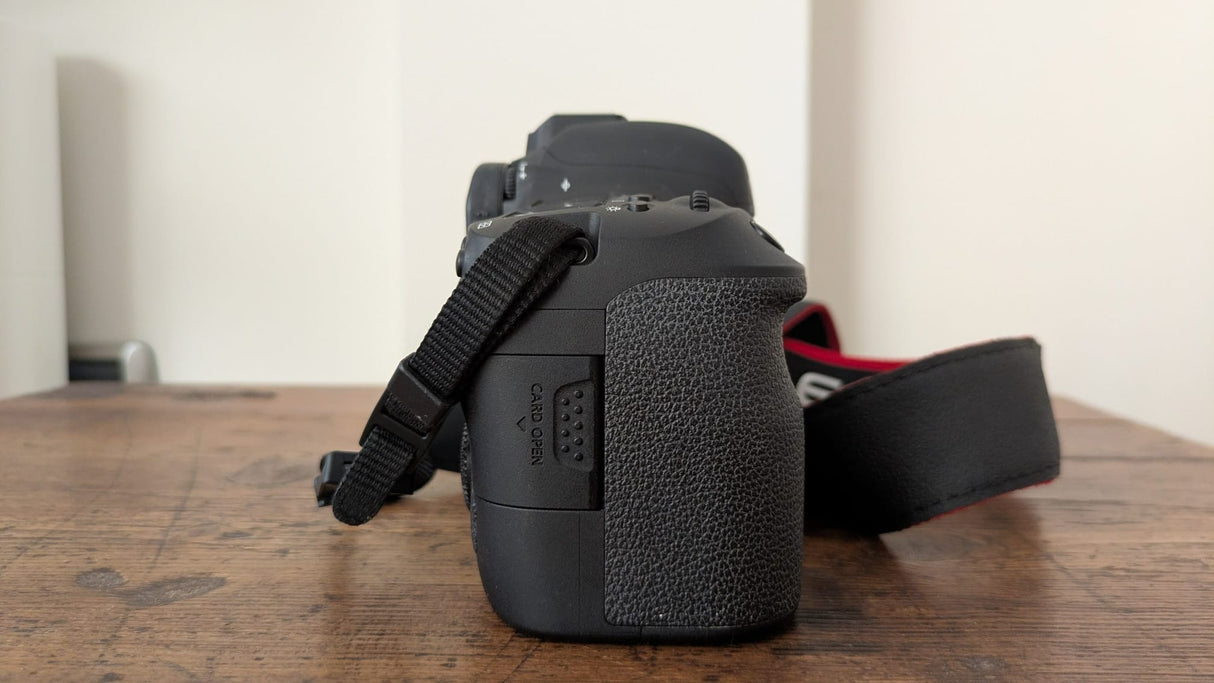 Canon6D mark II752e5bb6-77cf-4a59-b690-84a44ed680c7