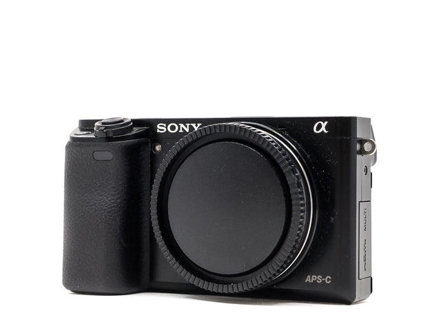 Sony Alpha A6000 - segunda mano - excelente estado - foto principal - SKU 3796850 - Camera Market