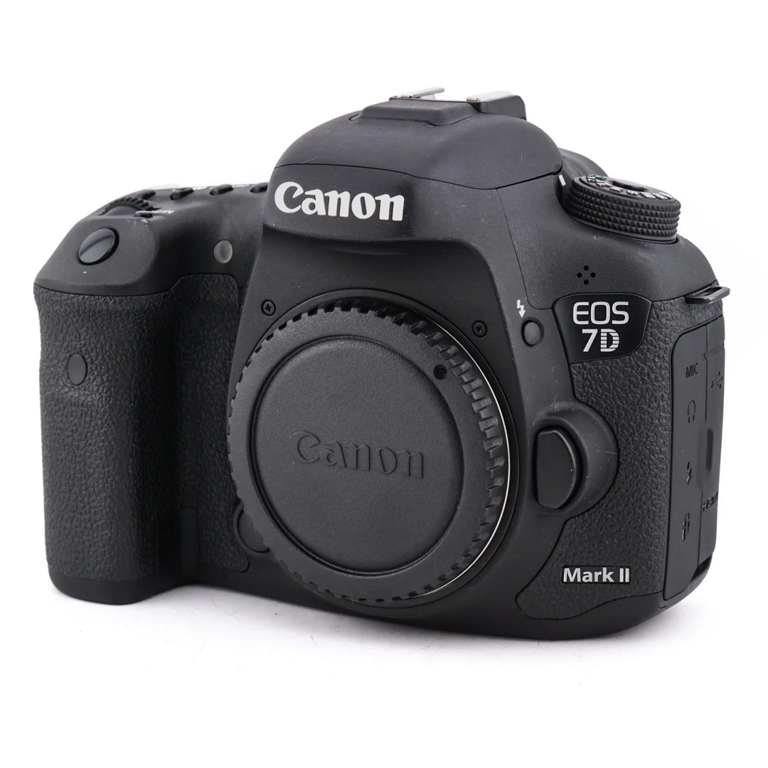 Discover the powerful Canon EOS 7D Mark II at Camerashop