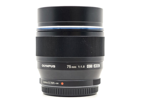 Olympus M.Zuiko Digital ED 75mm f/1.8 - segunda mano - excelente estado - foto principal - SKU 3685036 - Camera Market