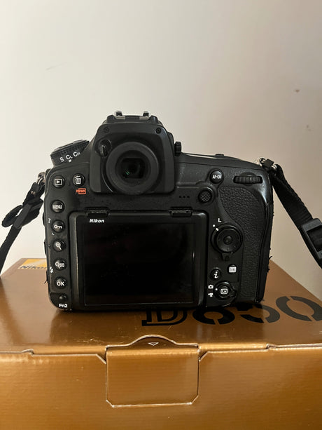 Nikon D8506bc91ed1-61a3-41c6-9f59-c04c9c41336b