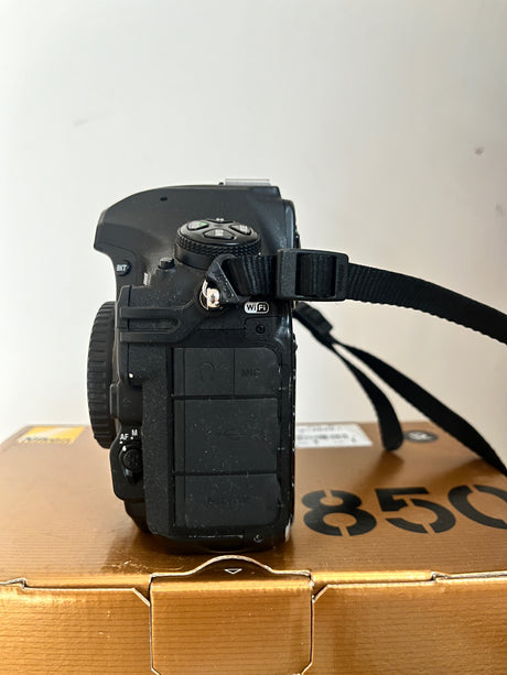 Nikon D8506bc91ed1-61a3-41c6-9f59-c04c9c41336b