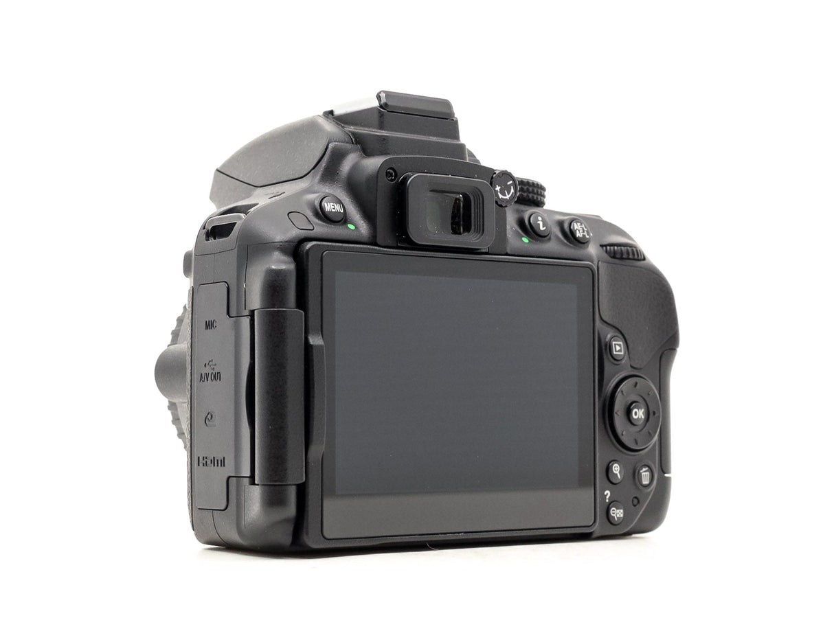 Nikon D5300 - segunda mano - excelente estado - detalle 4 de 4 - SKU 3787955 - Camera Market