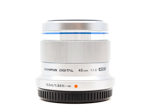 Olympus M.Zuiko Digital ED 45mm f/1.8 - segunda mano - excelente estado - foto principal - SKU 3784264 - Camera Market