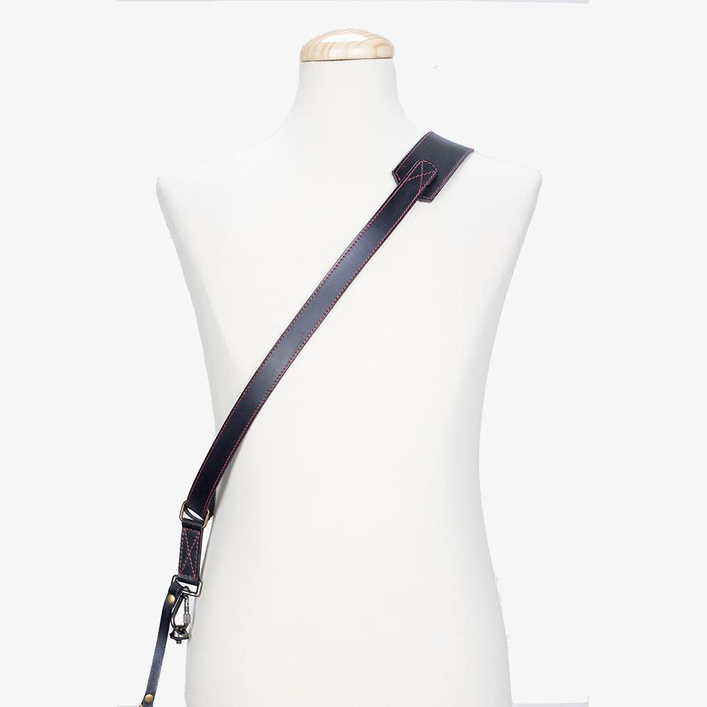 Tokyo #601 - Black & Red sling leather camera strap · imagen principal